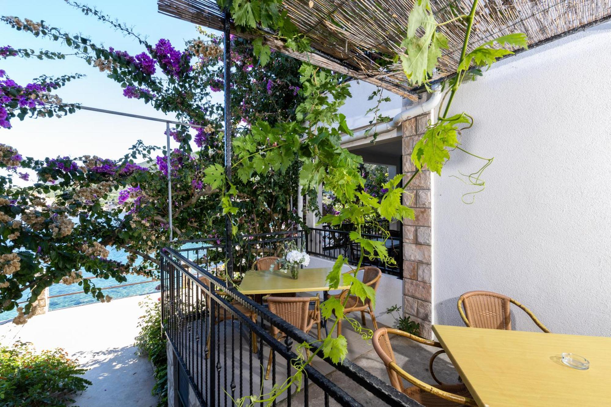 Apartmani Nikola Zastražišće Eksteriør bilde