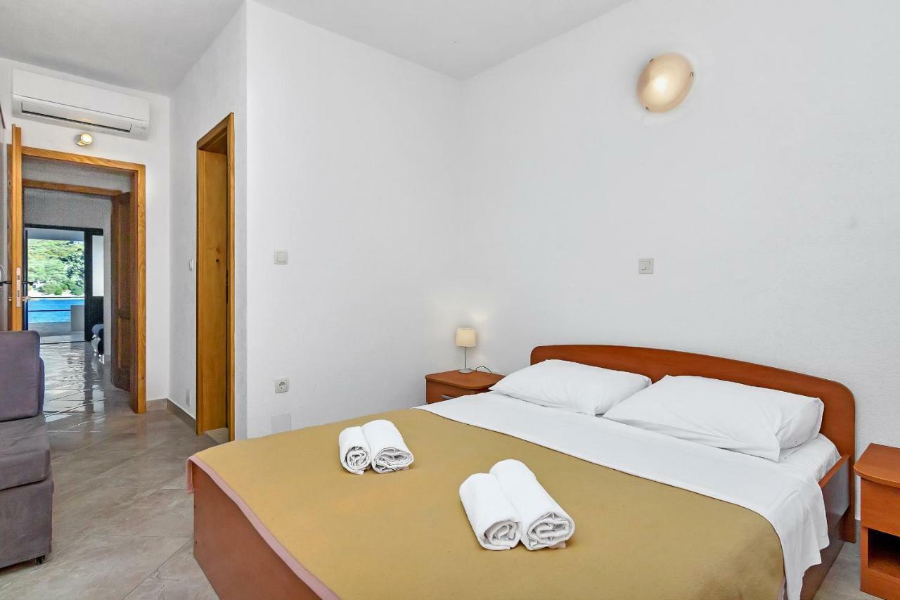 Apartmani Nikola Zastražišće Eksteriør bilde
