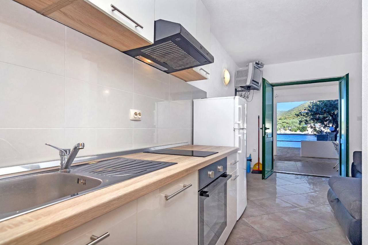 Apartmani Nikola Zastražišće Eksteriør bilde