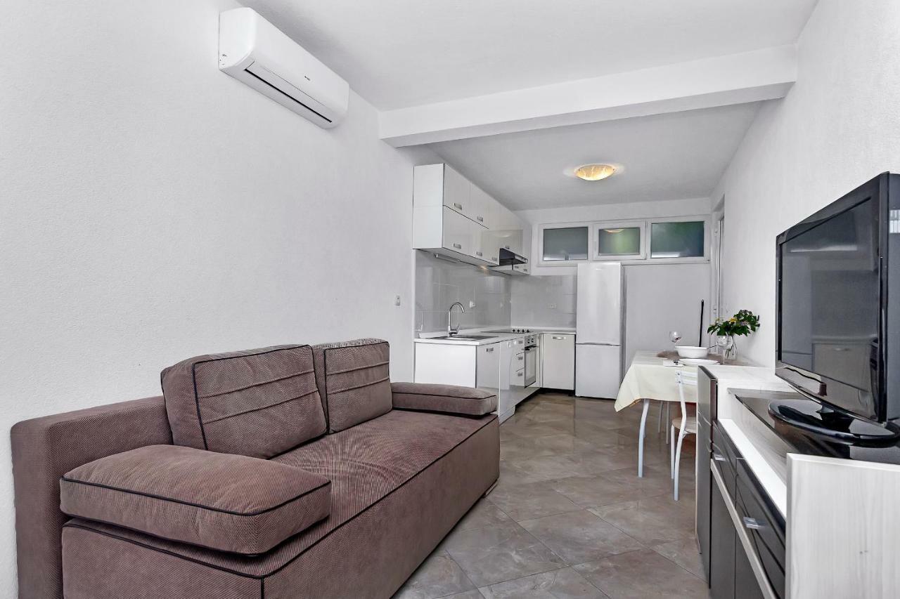 Apartmani Nikola Zastražišće Eksteriør bilde