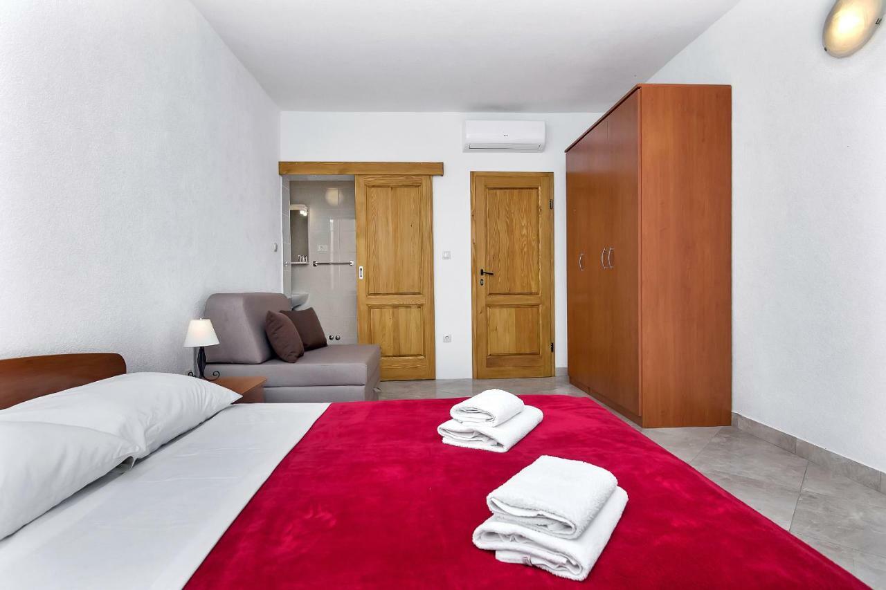 Apartmani Nikola Zastražišće Eksteriør bilde