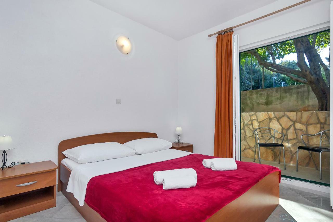 Apartmani Nikola Zastražišće Eksteriør bilde