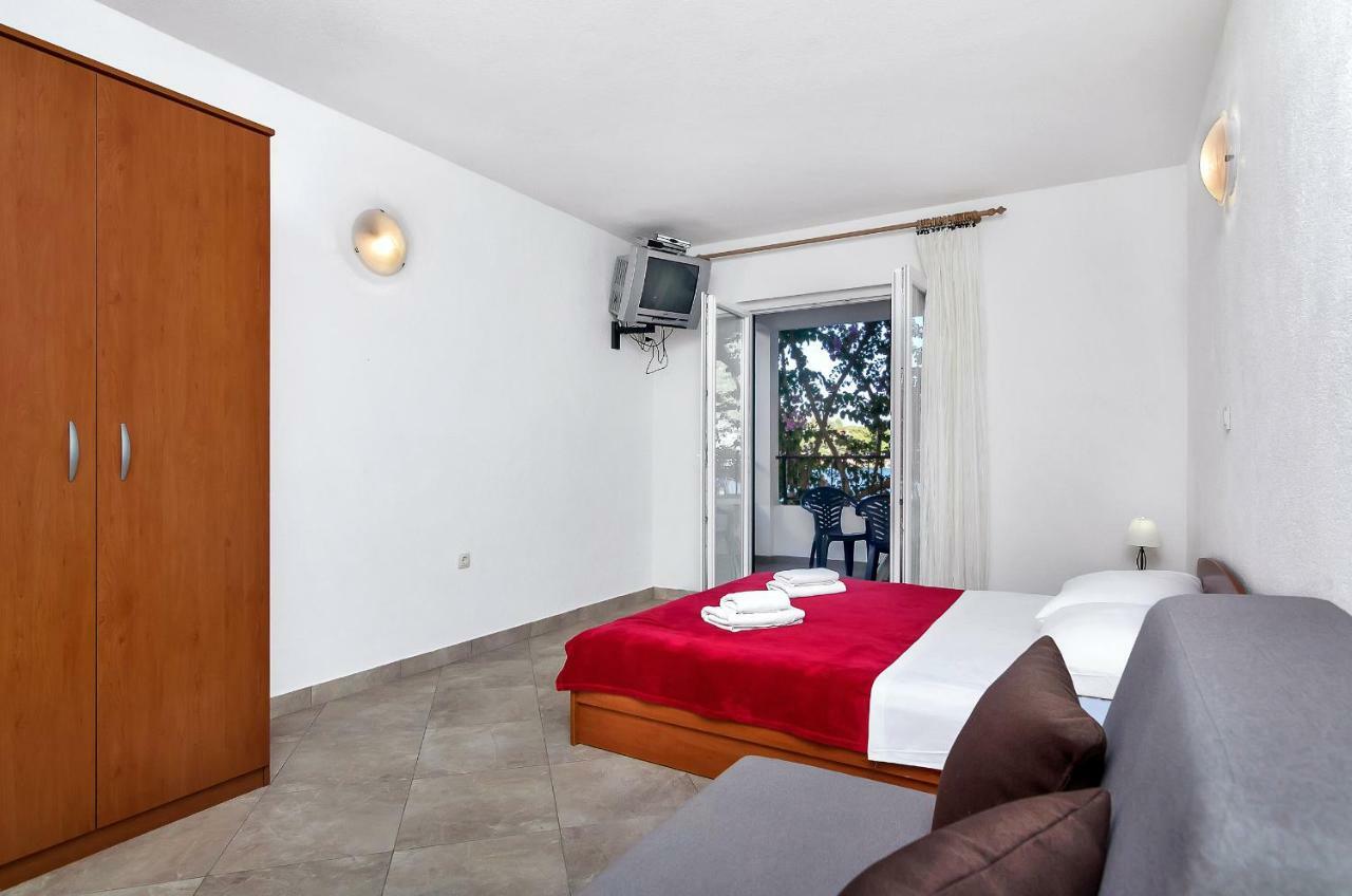 Apartmani Nikola Zastražišće Eksteriør bilde