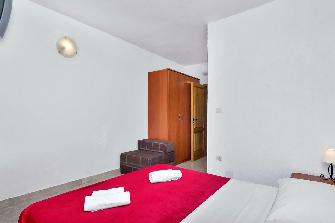 Apartmani Nikola Zastražišće Eksteriør bilde