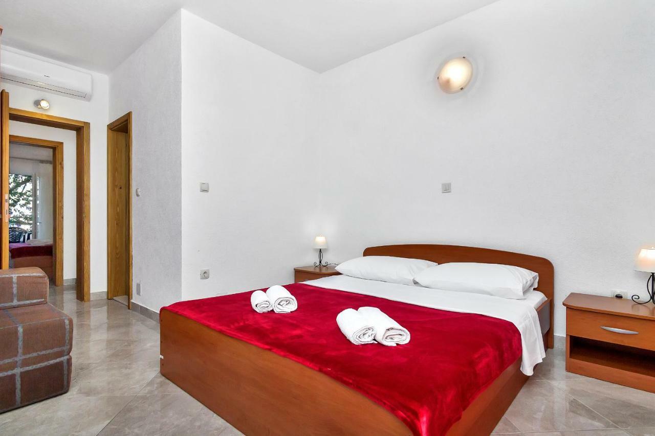 Apartmani Nikola Zastražišće Eksteriør bilde